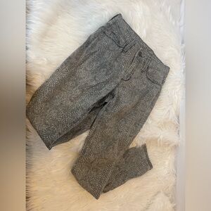 Universal Thread snake skin pattern jeans, 
Size  0/25R, used good condition